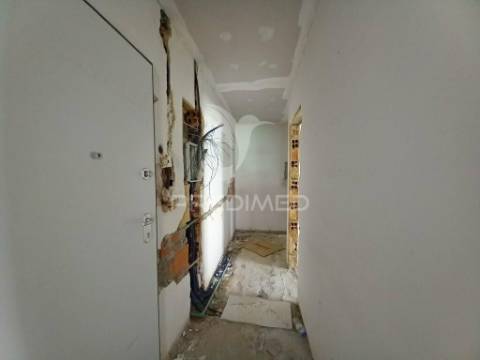 Apartamento t2 remodelado - setúbal 3f