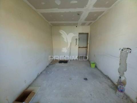 Apartamento t2 remodelado - setúbal 3f