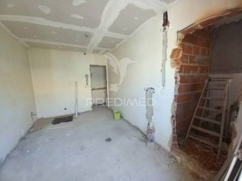 Apartamento t2 remodelado - setúbal 3f