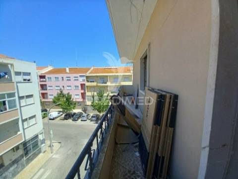 Apartamento t2 remodelado - setúbal 3f
