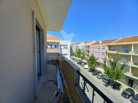 Apartamento t2 remodelado - setúbal 3f