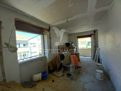 Apartamento t2 remodelado - setúbal 3f