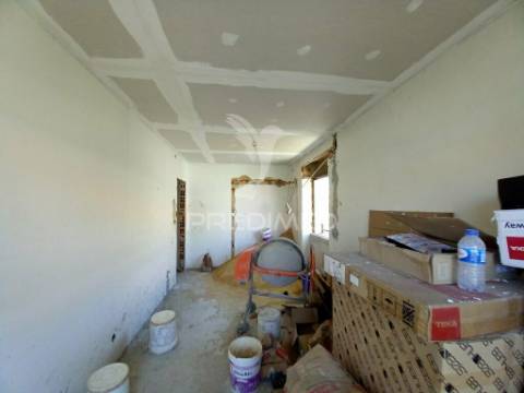 Apartamento t2 remodelado - setúbal 3f
