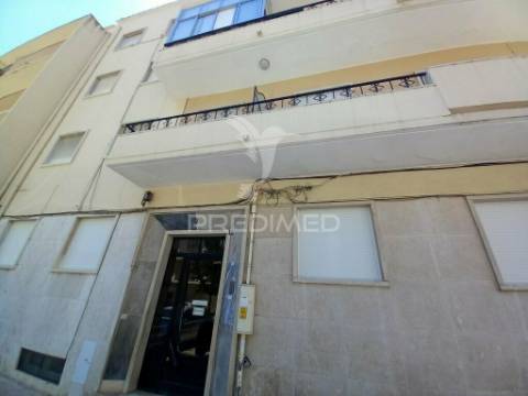Apartamento t2 remodelado - setúbal 3f