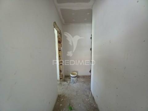 Apartamento t2 remodelado - setúbal 3f