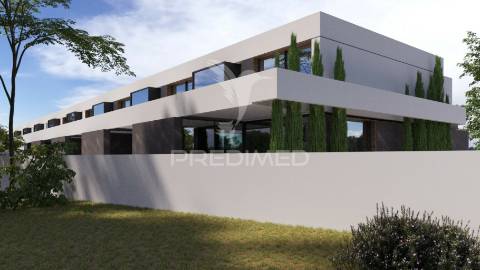 Moradia nova t4 de 3 frentes - condomínio fechado