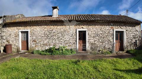 Moradia t3 na serra de santo antónio, alcanena!