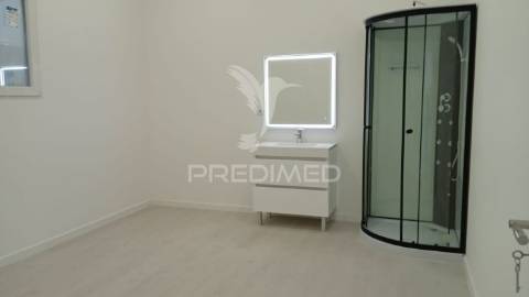Loja com terraço - 204,48 m² - barreiro