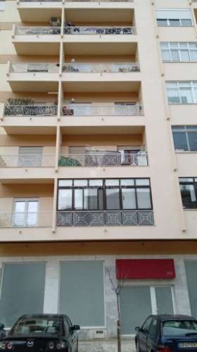 Loja com terraço - 204,48 m² - barreiro