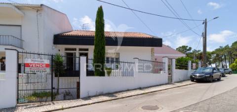 Moradia independente na rua cesário verde - miratejo - corroios - 420.000€