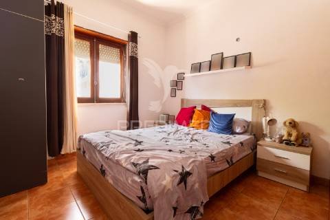 Moradia independente na rua cesário verde - miratejo - corroios - 420.000€