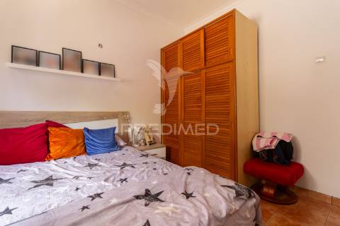 Moradia independente na rua cesário verde - miratejo - corroios - 420.000€