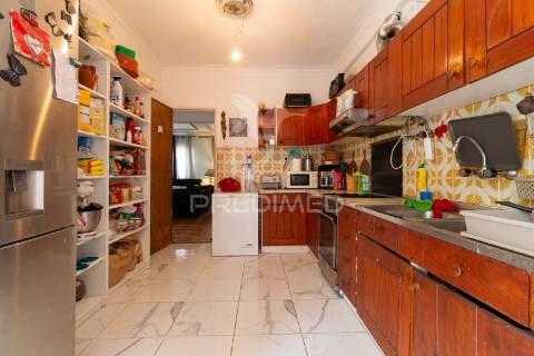 Moradia independente na rua cesário verde - miratejo - corroios - 420.000€
