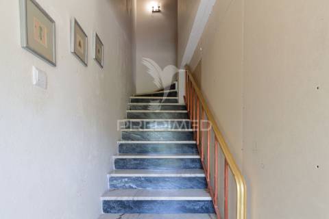 Moradia independente na rua cesário verde - miratejo - corroios - 420.000€
