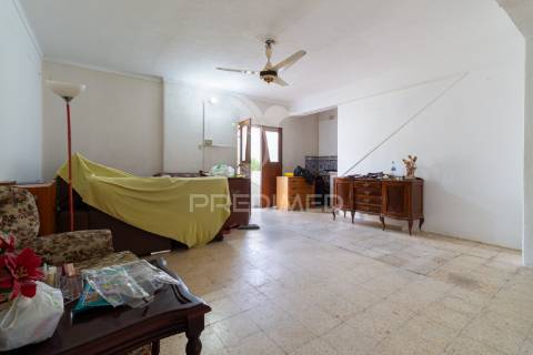 Moradia independente na rua cesário verde - miratejo - corroios - 420.000€