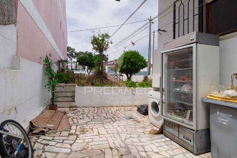Moradia independente na rua cesário verde - miratejo - corroios - 420.000€