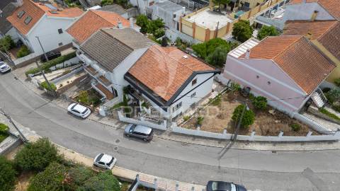 Moradia independente na rua cesário verde - miratejo - corroios - 420.000€