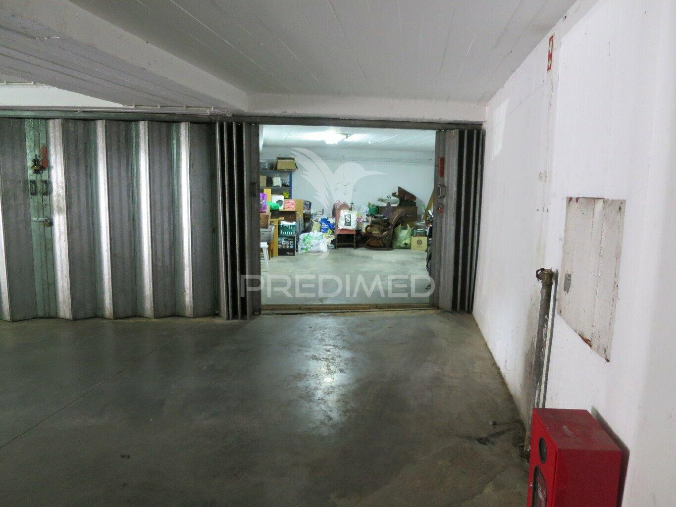 Garagem box | tapada das mercês | 2 carros + 1 mota