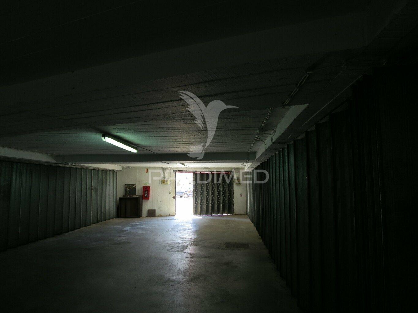 Garagem box | tapada das mercês | 2 carros + 1 mota