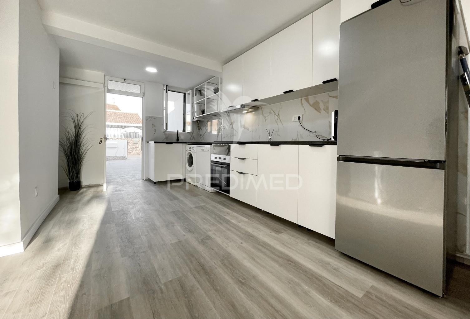 Moradia t2 renovada com quintal