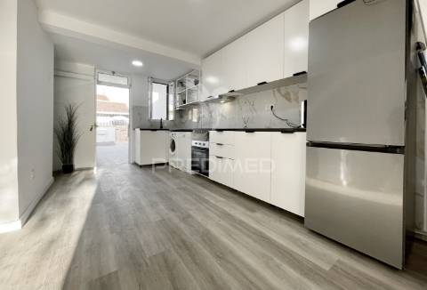 Moradia t2 renovada com quintal