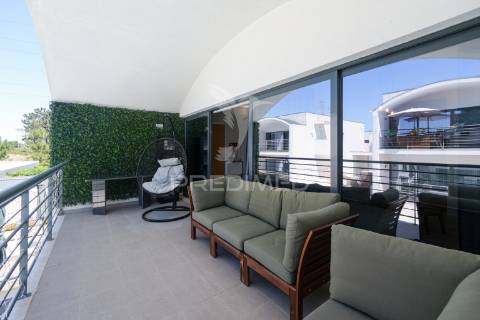 Apartamento t1+1 em condomínio com piscina