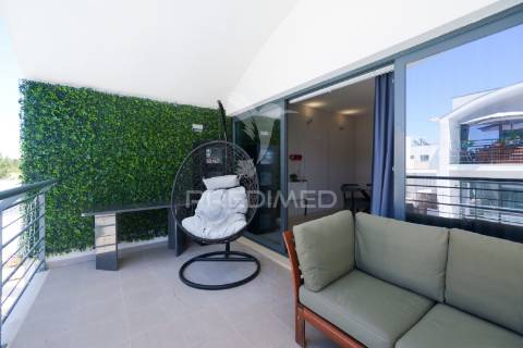 Apartamento t1+1 em condomínio com piscina
