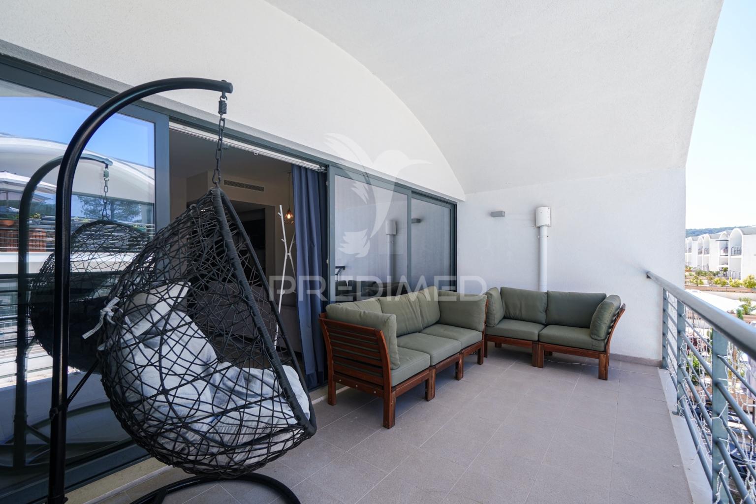 Apartamento t1+1 em condomínio com piscina