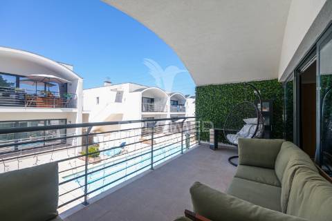 Apartamento t1+1 em condomínio com piscina