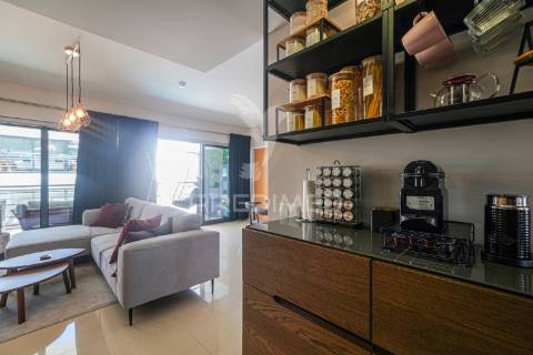 Apartamento t1+1 em condomínio com piscina