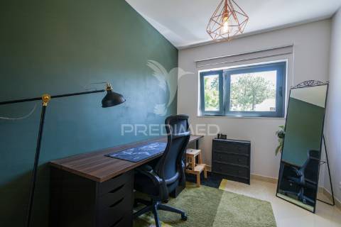 Apartamento t1+1 em condomínio com piscina