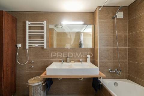 Apartamento t1+1 em condomínio com piscina