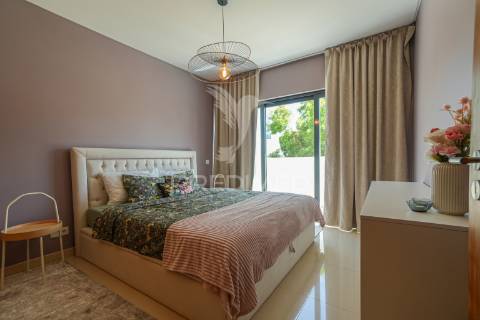 Apartamento t1+1 em condomínio com piscina