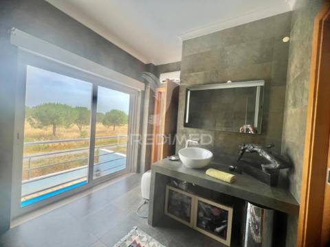 Moradia em banda t3 com piscina