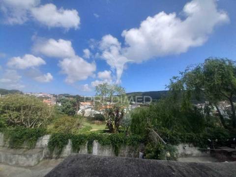 Casa t2+1 com garagem e quintal no coração da cidade
