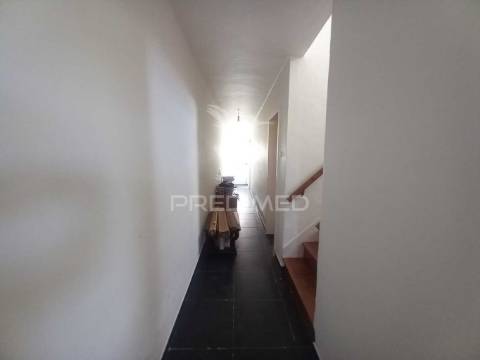 Casa t2+1 com garagem e quintal no coração da cidade