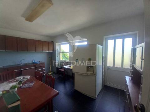 Casa t2+1 com garagem e quintal no coração da cidade
