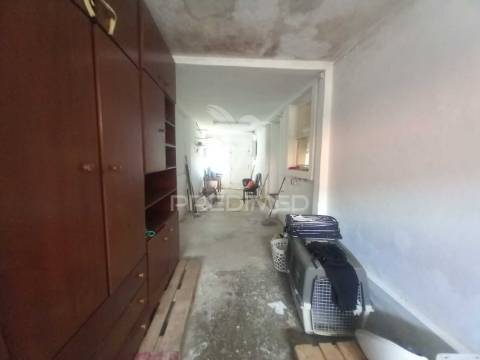 Casa t2+1 com garagem e quintal no coração da cidade