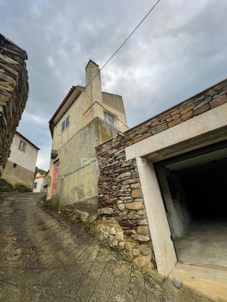 Moradia t3 em murça  – vila nova de foz côa