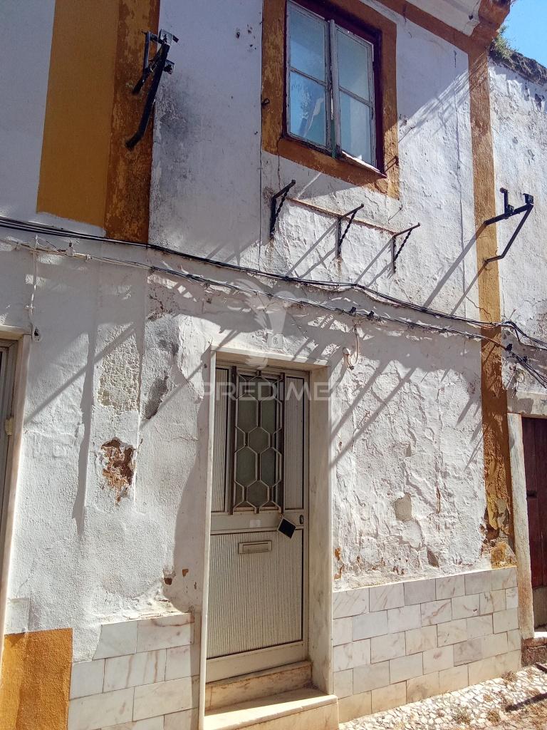 Ruina em zona historica vila viçosa