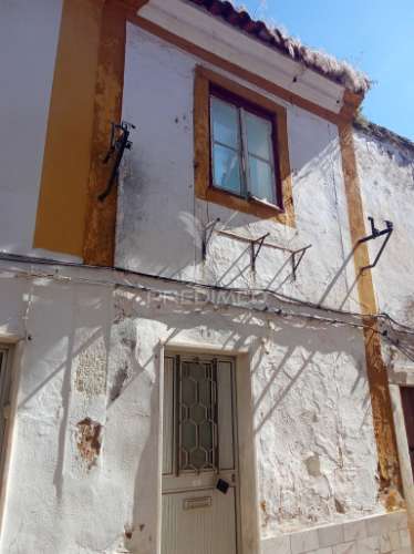 Ruina em zona historica vila viçosa