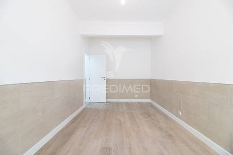 Reservado- t2 renovado no centro de alverca do ribatejo