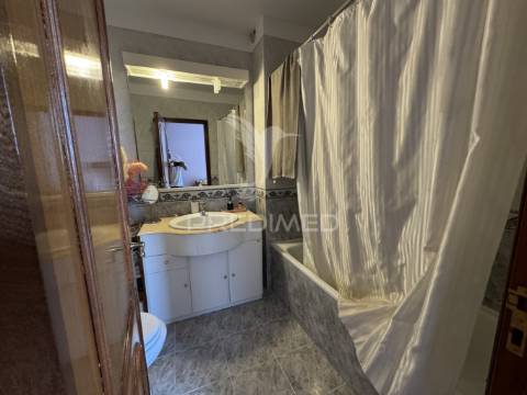 Apartamento t3 c/garagem e parqueamento