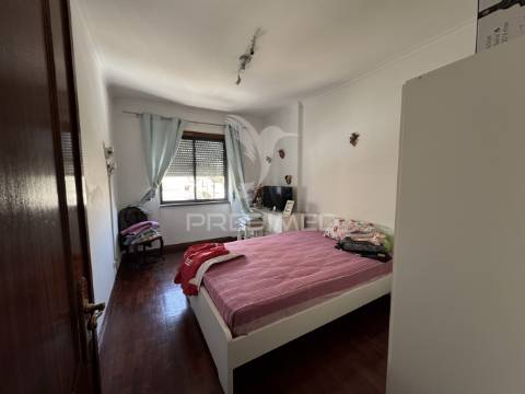 Apartamento t3 c/garagem e parqueamento