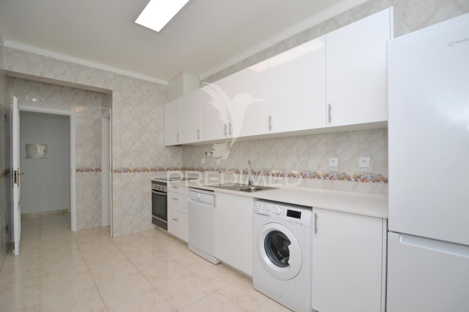 Apartamento t2/estacionamento privado