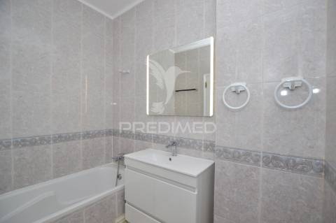 Apartamento t2/estacionamento privado
