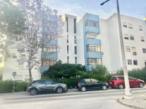Apartamento t3 com 121m2 - urbanização dos loios