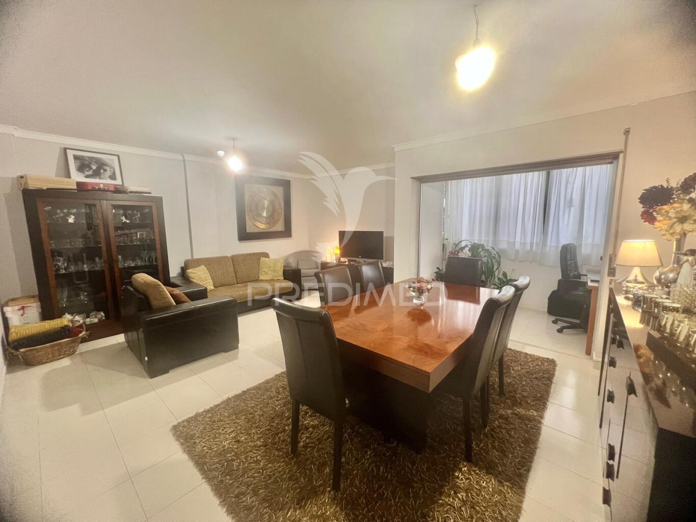 Apartamento t3 com 121m2 - urbanização dos loios
