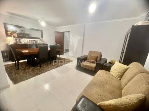 Apartamento t3 com 121m2 - urbanização dos loios