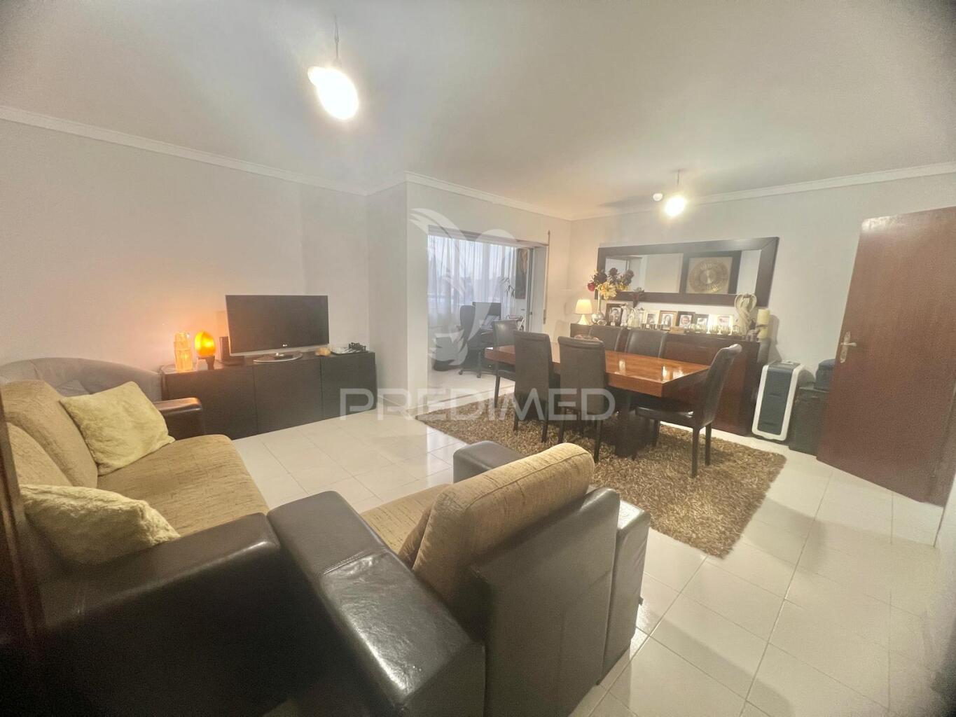 Apartamento t3 com 121m2 - urbanização dos loios